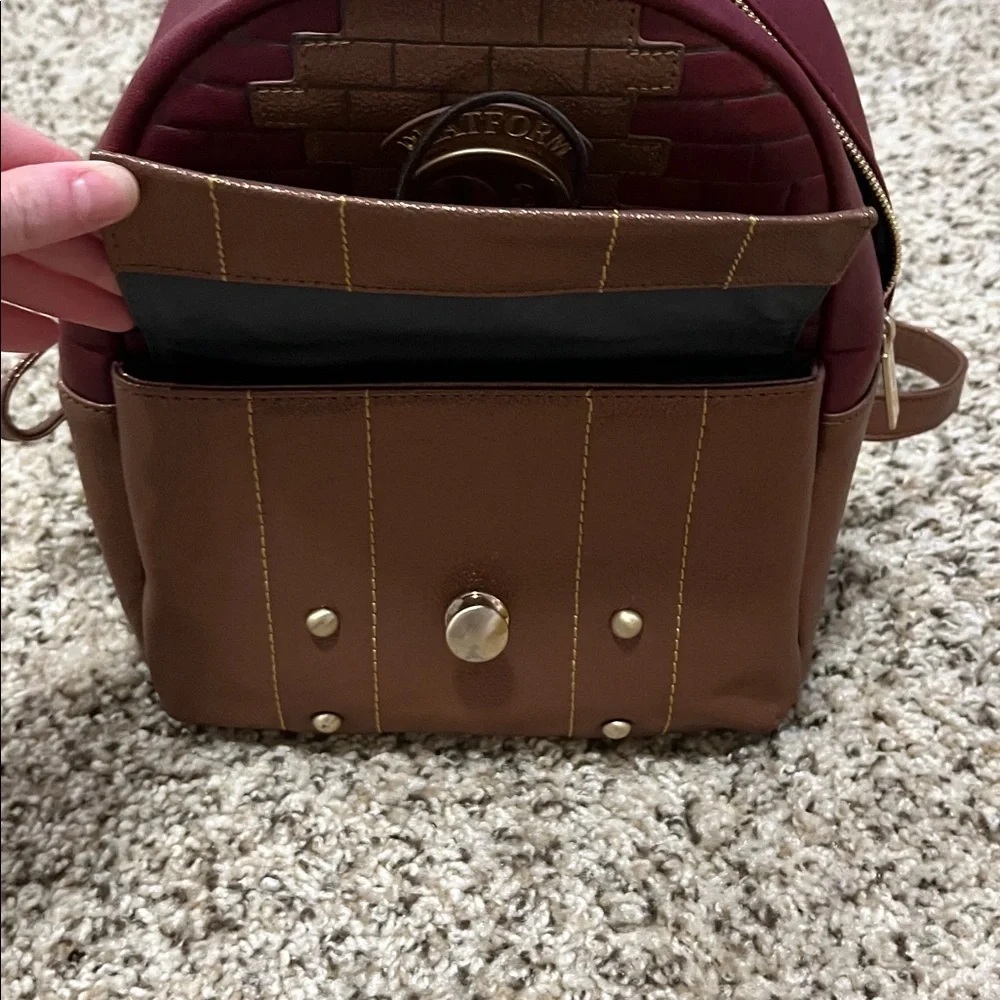Harry Potter Danielle Nicole 9 3/4 backpack - Picture 4 of 6